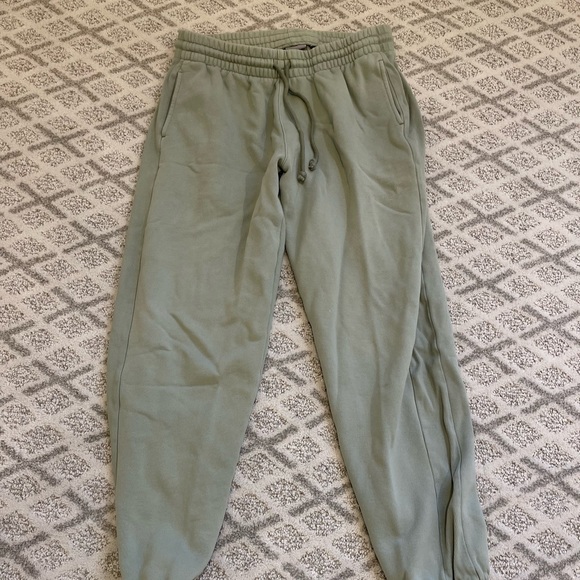 Aritzia (TNA) sweatpants - Picture 1 of 2